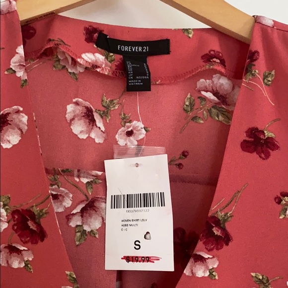 FLORAL BUTTON UP WITH POCKETS NWT - Picture 2 of 8